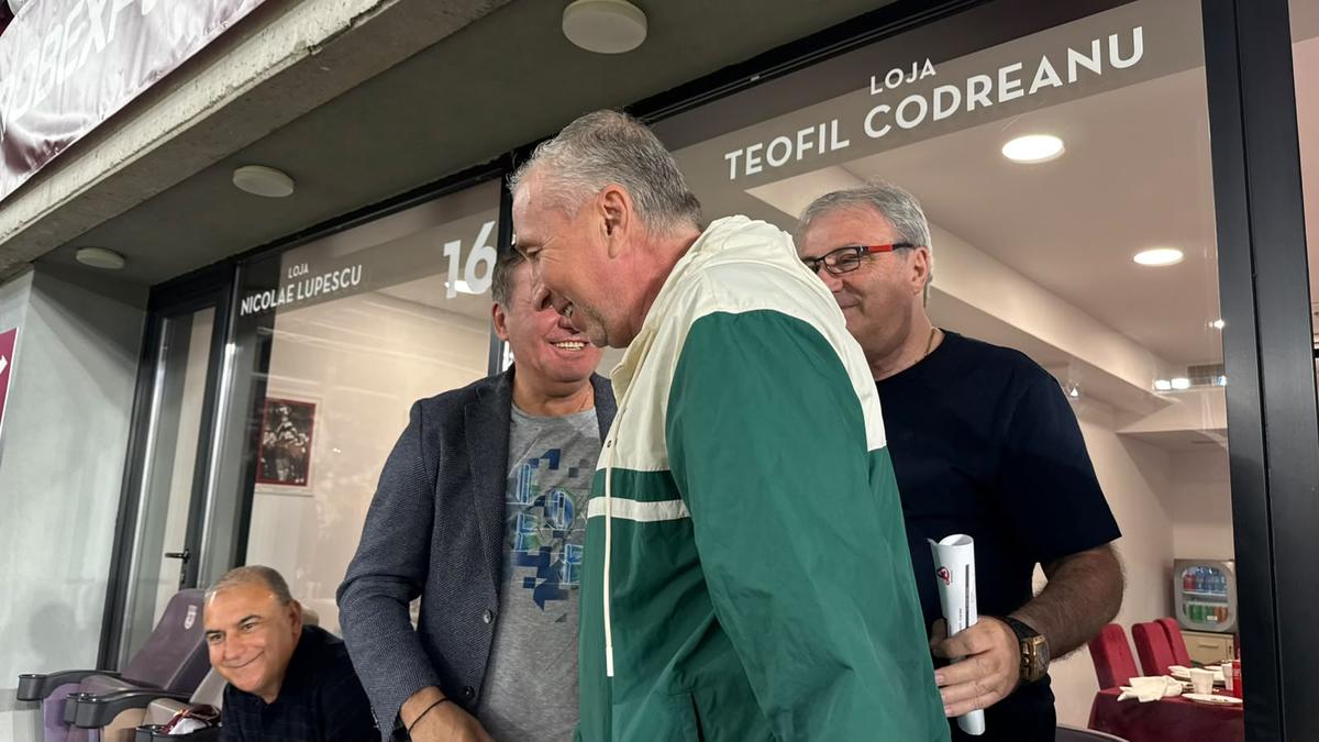 Apariție rară la Rapid - Dinamo » Fostul acționar, surprins după multă vreme în tribunele Giuleștiului