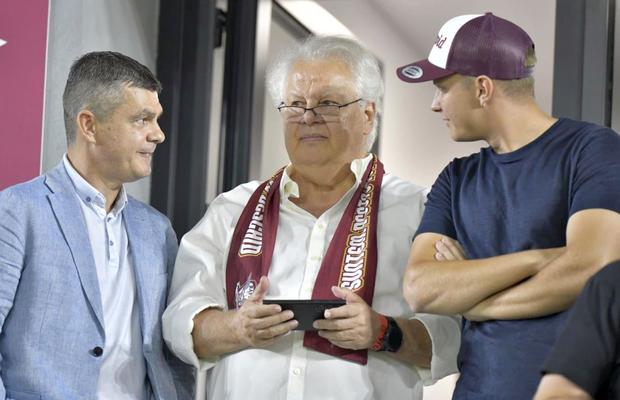 Apariție rară la Rapid - Dinamo » Fostul acționar, surprins după multă vreme în tribunele Giuleștiului