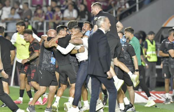 „Cine e pe primul loc?” » Ce s-a întâmplat pe teren, imediat după Rapid - Dinamo: bucuria „câinilor” și deziluzia giuleștenilor în imagini
