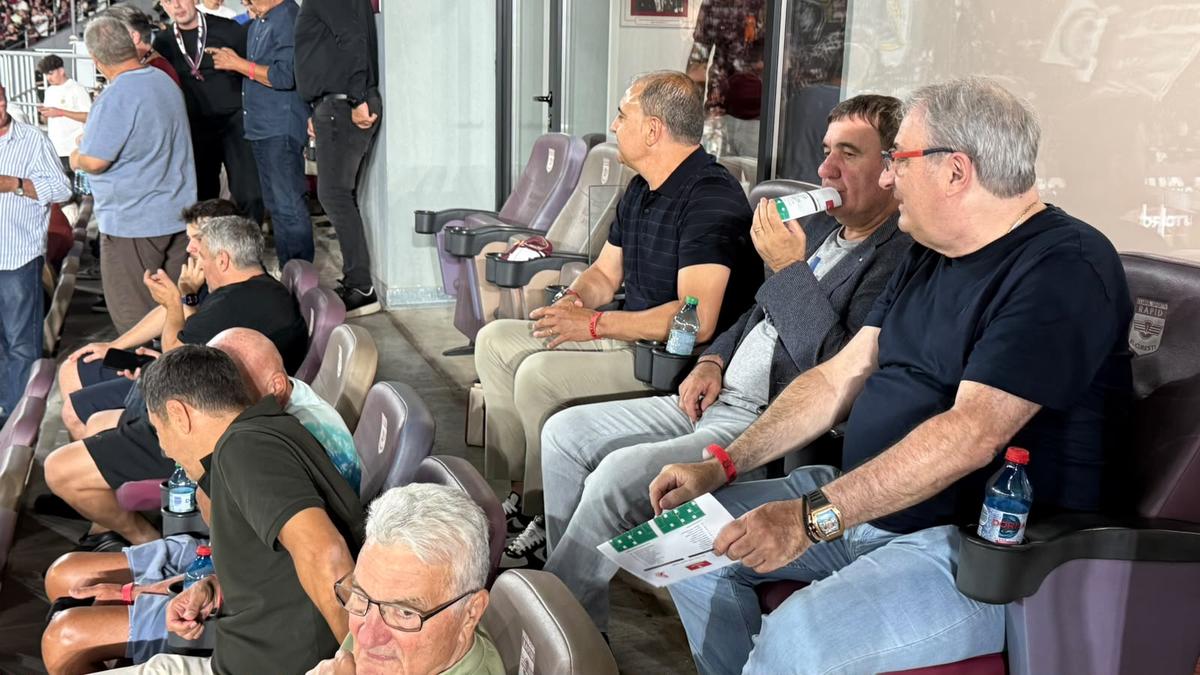 Apariție rară la Rapid - Dinamo » Fostul acționar, surprins după multă vreme în tribunele Giuleștiului