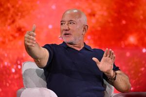 E oficial: Jeff Bezos e acționar la Liverpool! 2 miliarde pentru 30% din acțiuni