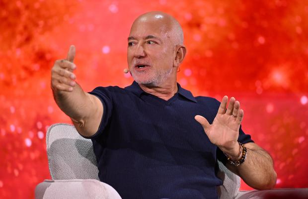 E oficial: Jeff Bezos e acționar la Liverpool! 2 miliarde pentru 30% din acțiuni