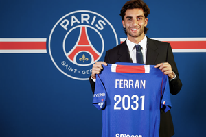 Barcelona l-a vândut pe Ferran Torres la PSG » Francezul a fost prezentat + Ce sumă primesc catalanii