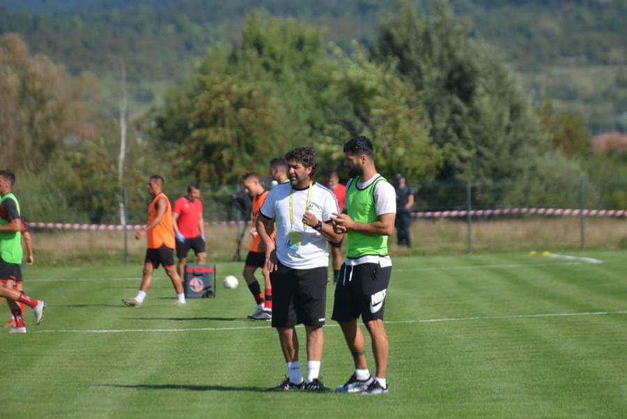 Ciprian Danciu, concentrat la antrenamentul Comunei Recea VIDEO + FOTO Juve de Maramu’ » Povestea celei mai surprinzătoare echipe din Liga 2: promovare cu salarii de 2.000 de lei în echipamentul „Bătrânei Doamne”