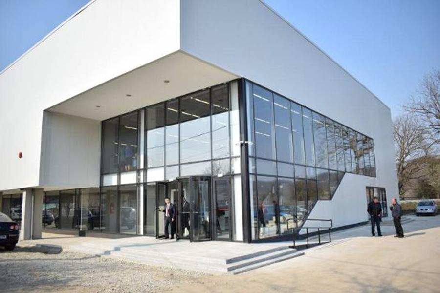 Sala Sporturilor din localitate VIDEO + FOTO Juve de Maramu’ » Povestea celei mai surprinzătoare echipe din Liga 2: promovare cu salarii de 2.000 de lei în echipamentul „Bătrânei Doamne”