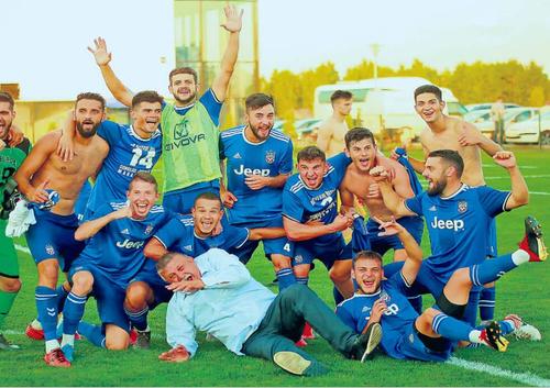 Echipa comunei Recea, cu fostul mijlocaș dinamovist Ciprian Danciu la timonă, a readus Maramureșul fotbalistic în Liga 2, după cinci ani în care județul din nordul țării nu mai avusese nicio echipă în primele două eșaloane. 

FOTO: Paul Ursachi UPfoto