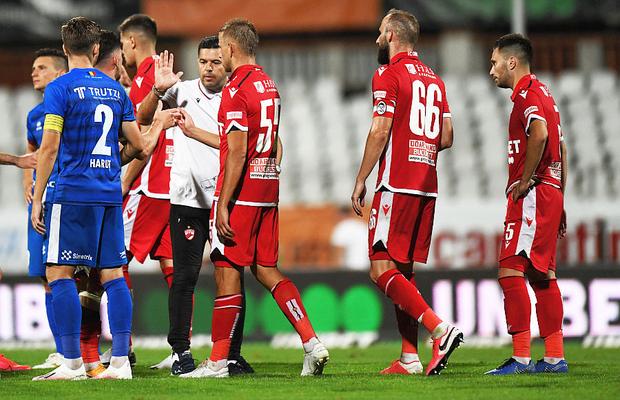 Fierbe vestiarul la Dinamo: jucătorii și Contra, duși cu vorba de Pablo Cortacero! Ce a promis din nou spaniolul