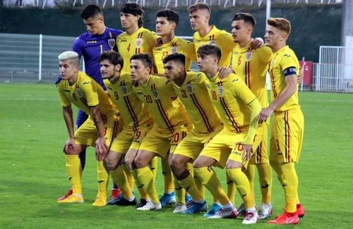 Radu Drăgușin, în tricoul naționalei U21 a României (al doilea din stânga, rândul de sus). Foto: Imago