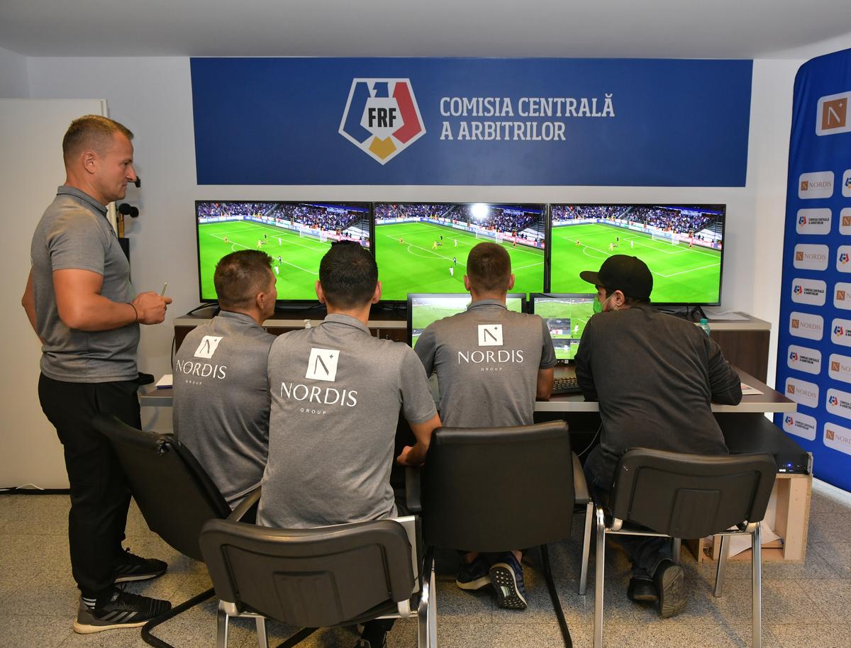 E sigur: încă un sezon fără VAR în Liga 1! Anunțul făcut după ce arbitrii au început pregătirea: „Nu există scurtături, FIFA e cu ochii pe noi”