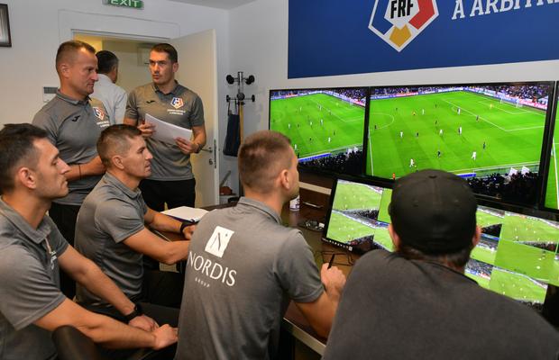 E sigur: încă un sezon fără VAR în Liga 1! Anunțul făcut după ce arbitrii au început pregătirea: „Nu există scurtături, FIFA e cu ochii pe noi”