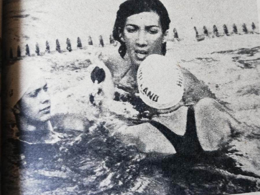 Carmen Bunaciu la Jocurile Olimpice de la Los Angeles 1984 Carmen Bunaciu, prima medaliată mondială din natația românească, împlinește astăzi 60 de ani: „Nu te crispa, apa e prietenă!”