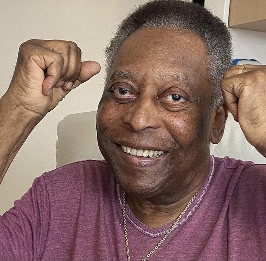 Pele // foto: Twitter Pele a revenit la secția de terapie intensivă: „E stabil” » Imaginea postată de fiica lui