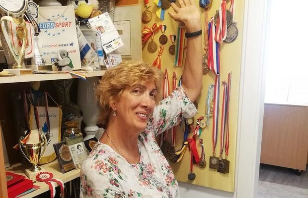 Carmen Bunaciu, prima medaliată mondială din natația românească, împlinește astăzi 60 de ani: „Nu te crispa, apa e prietenă!”
