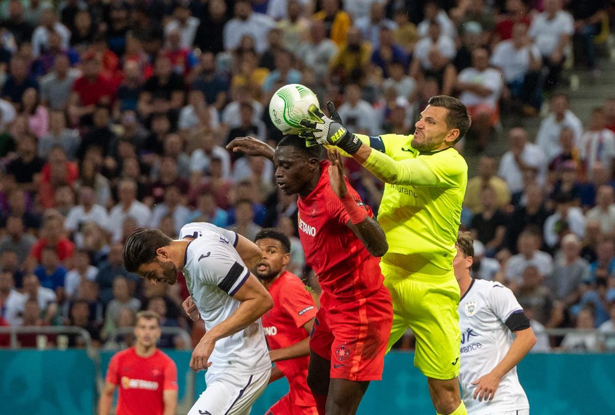 Tavi Popescu și alți doi preferați de-ai lui Gigi Becali, prestații de nota 4 în remiza FCSB - Anderlecht 0-0 » Cine a fost remarcatul-surpriză
