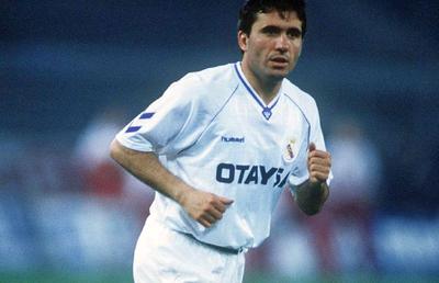 Tricourile legendare ale lui Hagi și Maradona vor fi expuse la noul Muzeu al Fotbalului București, care se pregătește de inaugurare