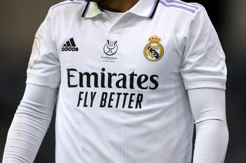 Poliția a reținut, joi dimineață, trei jucători de la Real Madrid. Unul de la echipa a doua, doi din echipa C. Aceștia ar fi distribuit pe WhatsApp un videoclip sexual cu o minoră, filmat de unul dintre ei. Un al patrulea este cercetat de asemenea.