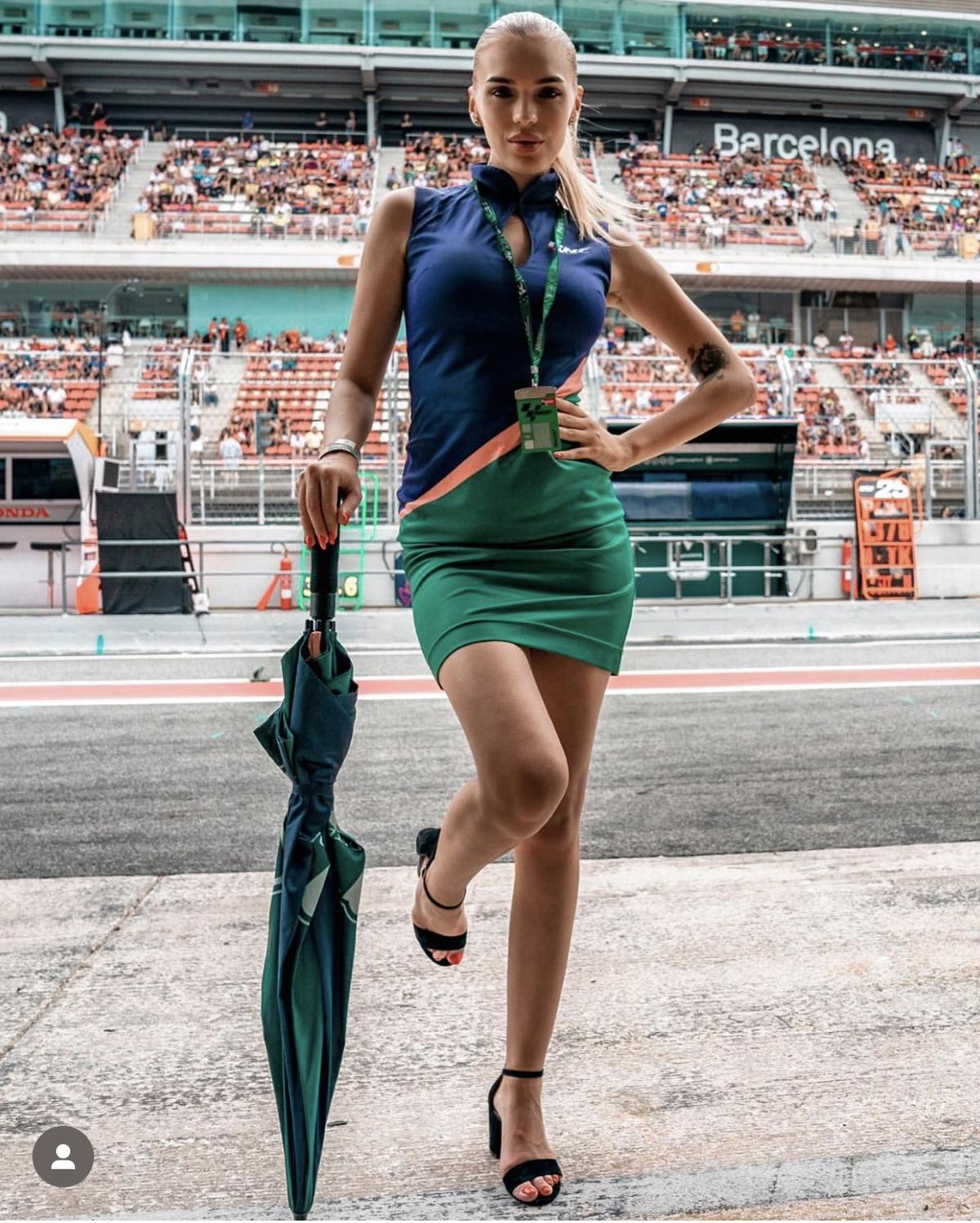 Ioana-Adriana Mitran face ravagii pe circuitul fierbinte din Moto GP » Escapadă în Indonezia pentru o vacanță exotică