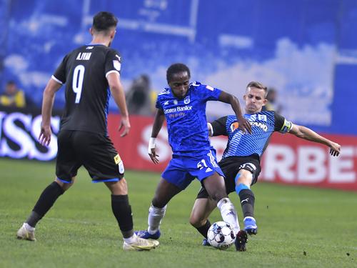 Sidibe, într-un duel cu CSU Craiova / FOTO: Imago