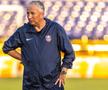 Dan Petrescu încă nu se bazează pe o defensivă fără cusur / FOTO: Facebook@ CFR Cluj