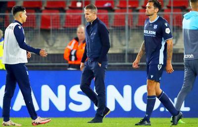 Rezultat inimaginabil în prima ligă a Olandei » Echipa antrenată de Van Persie a suferit cel mai drastic eșec din ISTORIE: „Fotbalul poate fi crud”