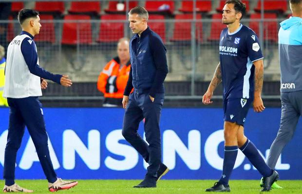Rezultat inimaginabil în prima ligă a Olandei » Echipa antrenată de Van Persie a suferit cel mai drastic eșec din ISTORIE: „Fotbalul poate fi crud”