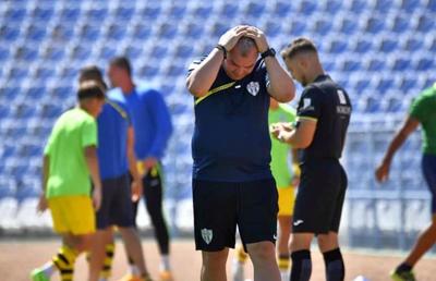 „Suntem ca la Survivor, nu putem vorbi despre fotbal!” » Antrenorul din Liga 2 nu mai acceptă situația de la club