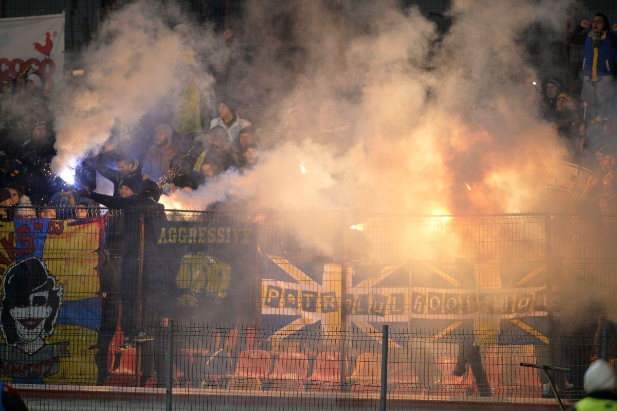 Rivalitatea Petrolul  - Dinamo, în imagini: ură în stare pură, scenografii explozive și mesaje cu dedicație
