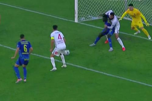 Christ Afalna (27 de ani), atacantul Unirii Slobozia, a marcat un gol neobișnuit în deplasarea cu Hermannstadt, în etapa #9 din Superliga.