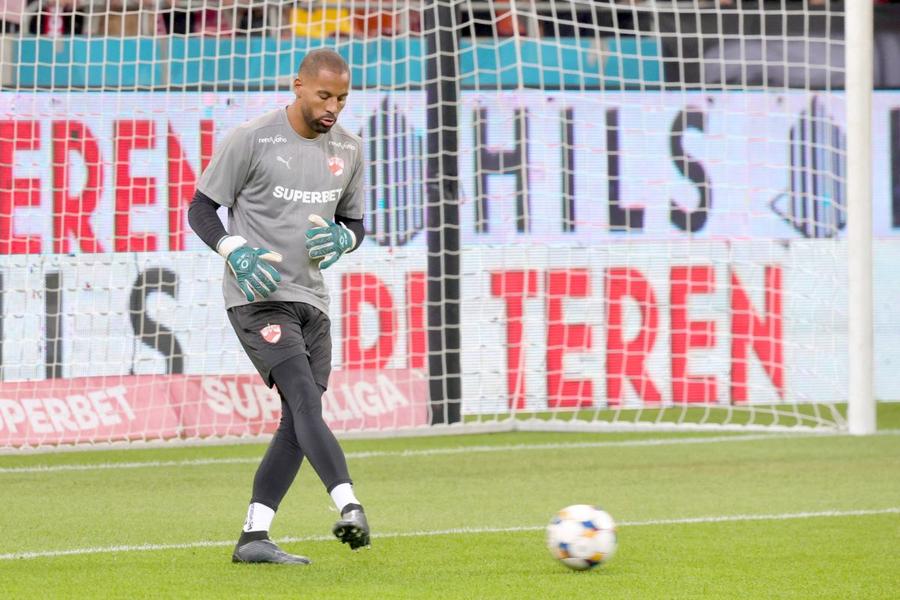 Cum l-a numit camerunezul lui Dinamo pe Kopic, înaintea derby-ului cu Rapid: „De-aia ne presează!”