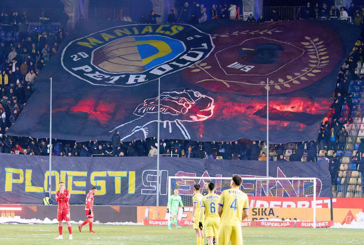 Rivalitatea Petrolul  - Dinamo, în imagini: ură în stare pură, scenografii explozive și mesaje cu dedicație