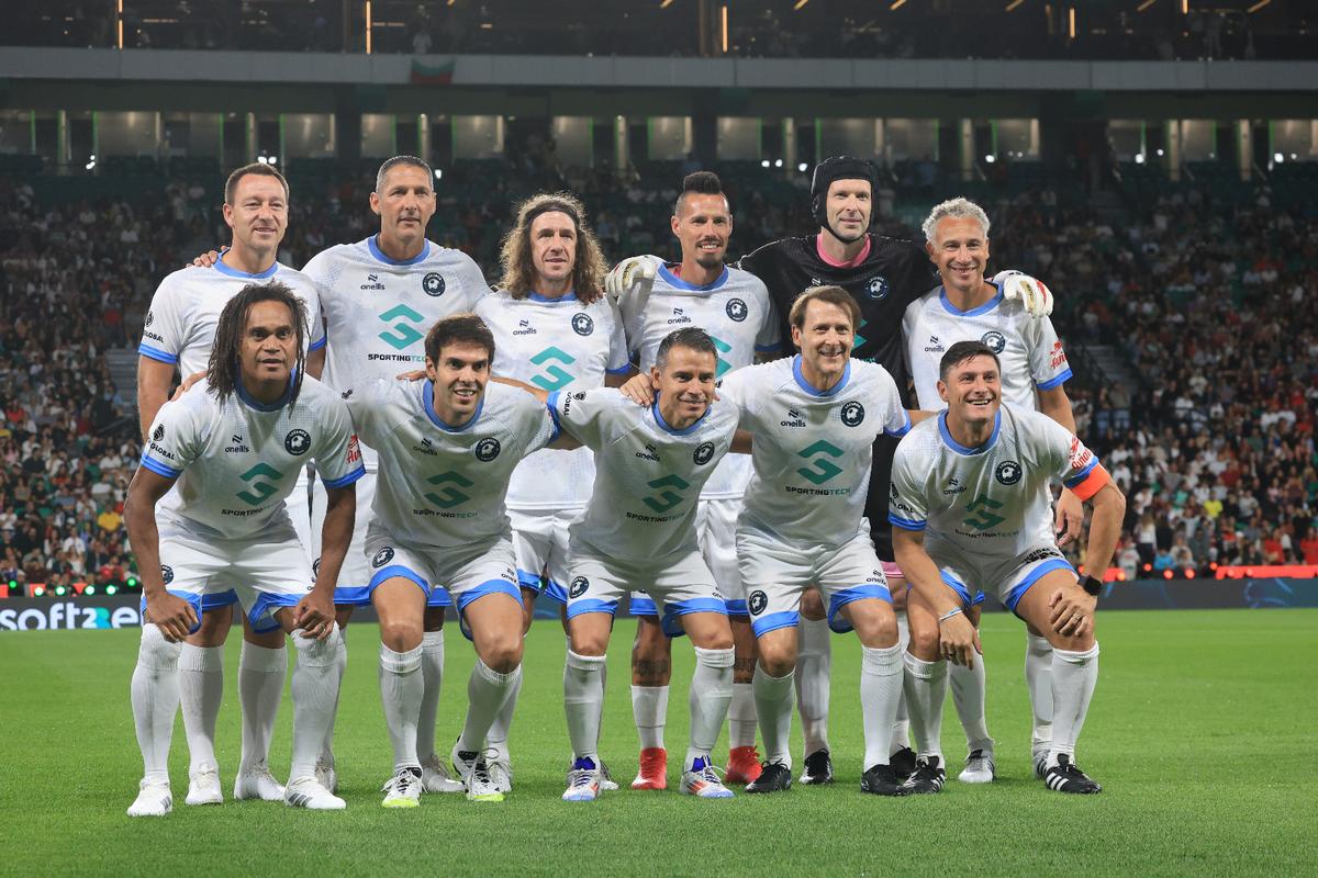 Coloși la tot pasul: Legends Charity Game, spectacol pentru o cauză nobilă! Gică Hagi, un sfert de oră pe teren