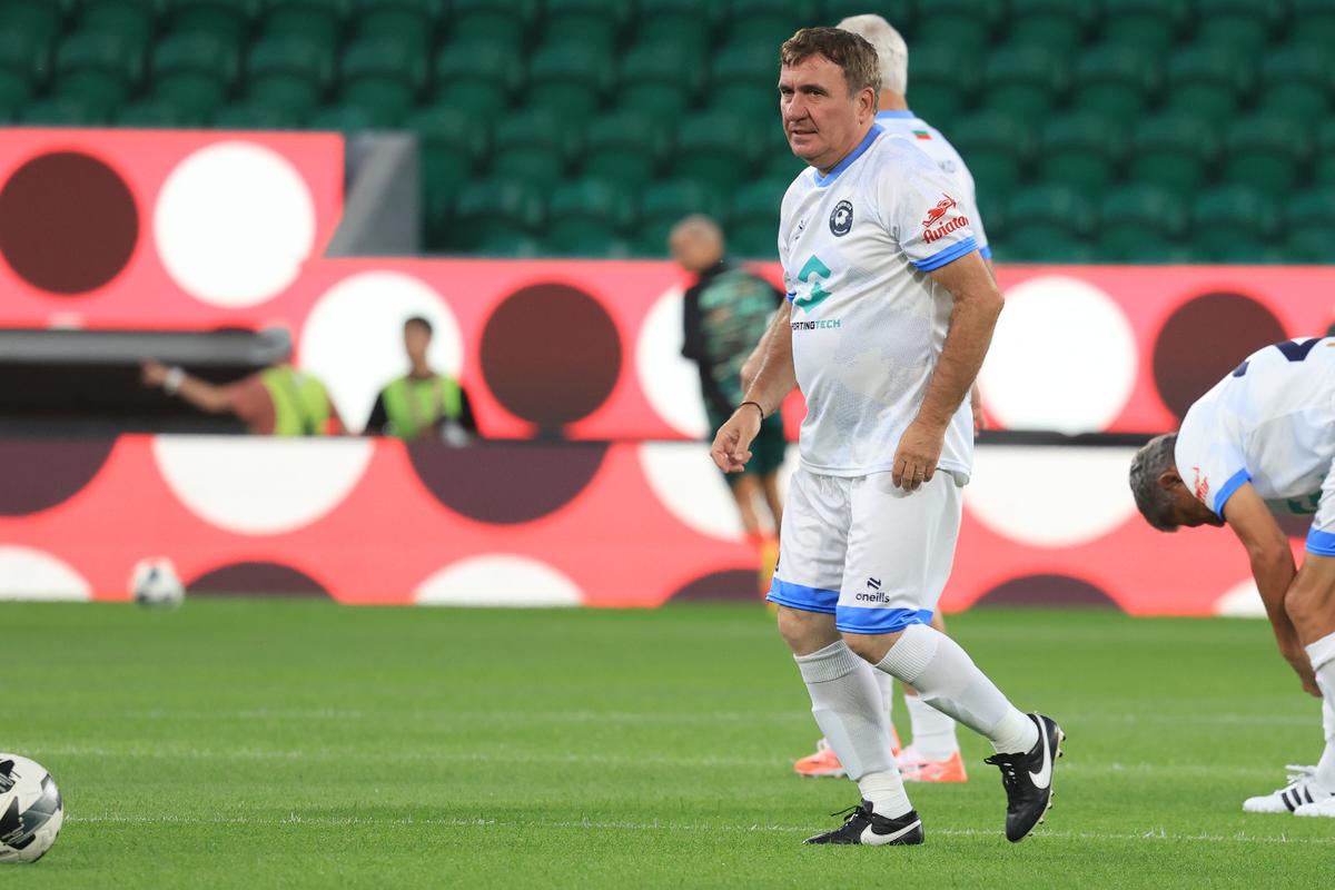 Coloși la tot pasul: Legends Charity Game, spectacol pentru o cauză nobilă! Gică Hagi, un sfert de oră pe teren