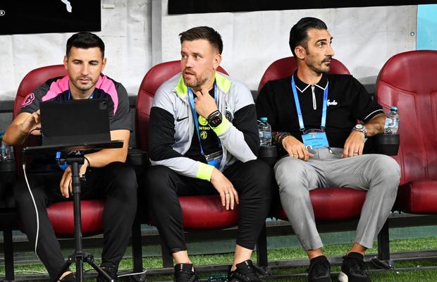 Elias Charalambous, „tăvălit” de fostul antrenor de la FCSB: „Ce faci tu ca antrenor? Cum mai intri în cabina aia? E prea multă umilință”