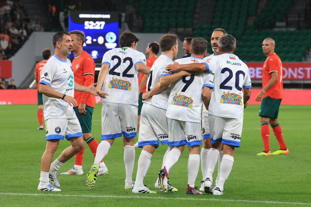 Coloși la tot pasul: Legends Charity Game, spectacol pentru o cauză nobilă! Gică Hagi, un sfert de oră pe teren