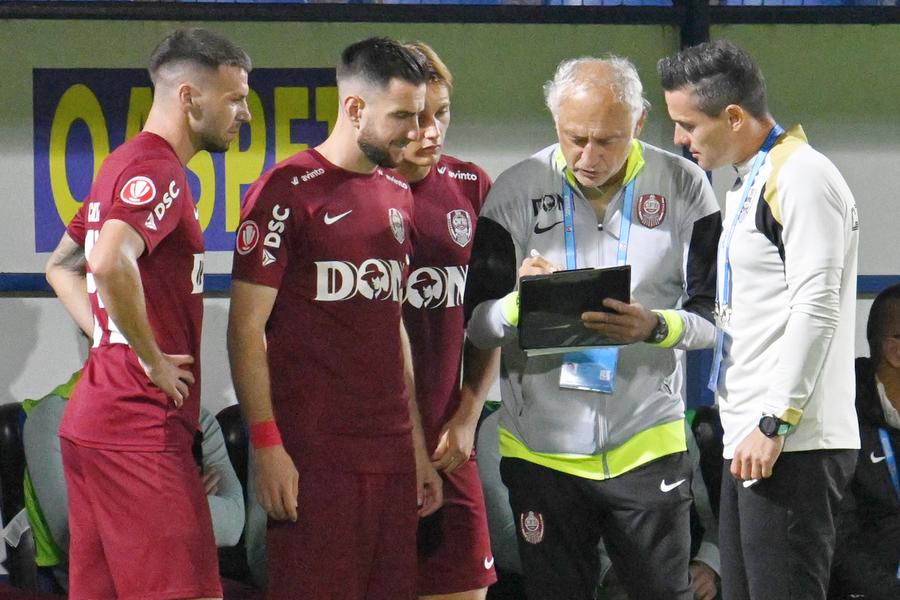 Andrea Mandorlini la meciul cu Metaloglobus. Foto: sportpictures.eu Andrea Mandorlini lansează acuzații grave, după plecarea de la CFR: „Știți ce e în acel vestiar? Mare greșeală că m-am întors!” + Nu l-a uitat pe Șumudică: „Se descalifică”