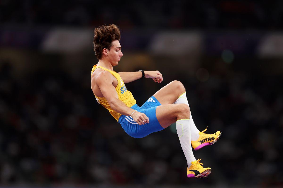 Armand Duplantis, record mondial răsplătit cu 170.000 de dolari » Ce spun adversarii: „Are tot ce își dorește fiecare săritor”