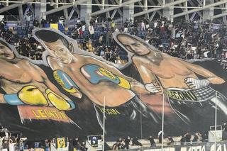 Scenografii FABULOASE la Petrolul - Dinamo! Reverență pentru trei boxeri uriași ai Ploieștiului + torțe și fumigene în peluza „câinilor”