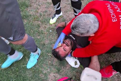 Arbitru bătut cu bestialitate în Liga 5 din România, la meciul dintre Gloria Secusigiu și Banatul Arad. FOTO: aradon.ro