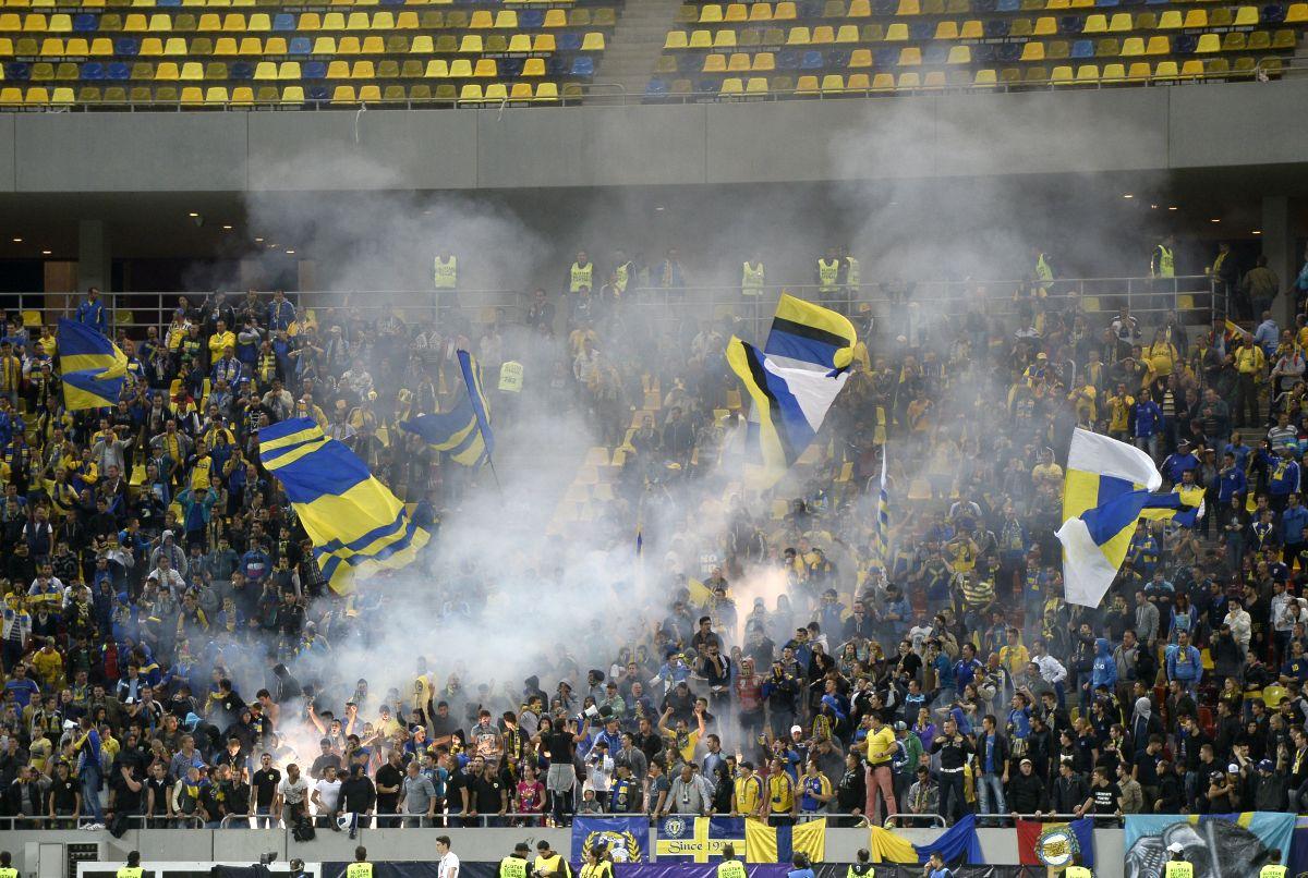 Rivalitatea Petrolul  - Dinamo, în imagini: ură în stare pură, scenografii explozive și mesaje cu dedicație