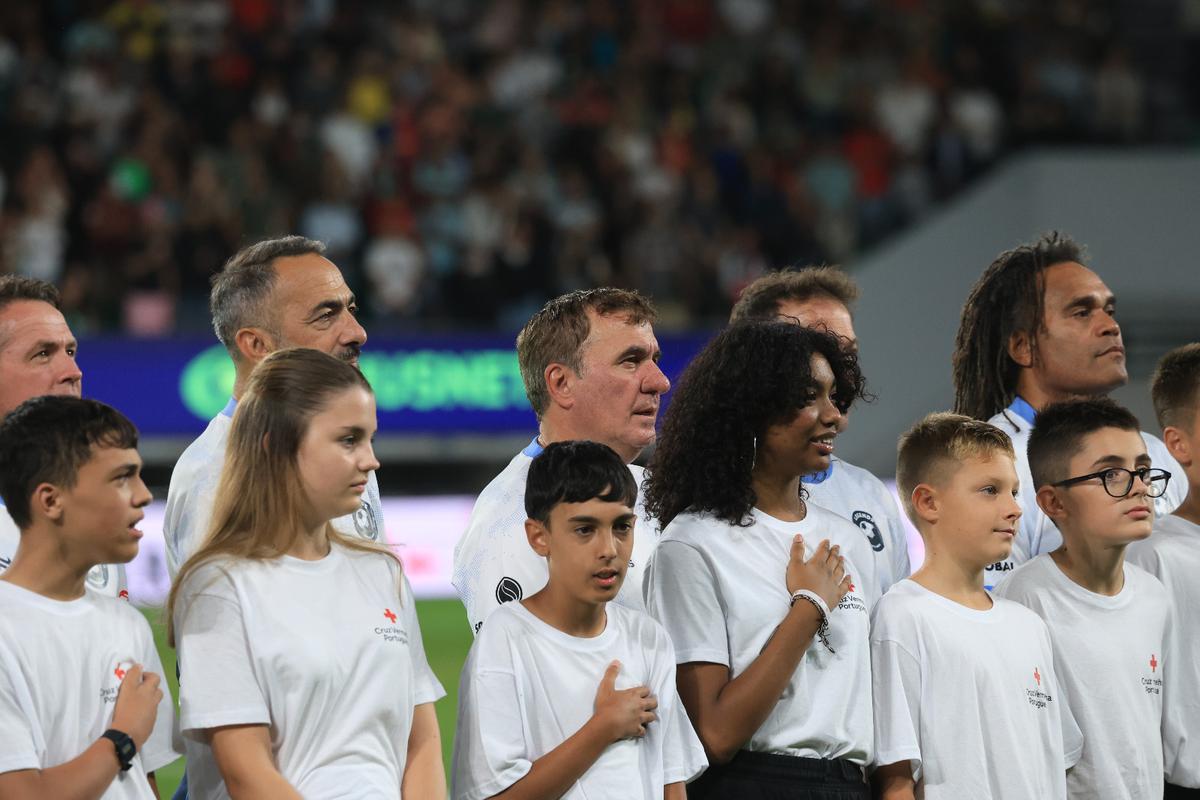 Coloși la tot pasul: Legends Charity Game, spectacol pentru o cauză nobilă! Gică Hagi, un sfert de oră pe teren