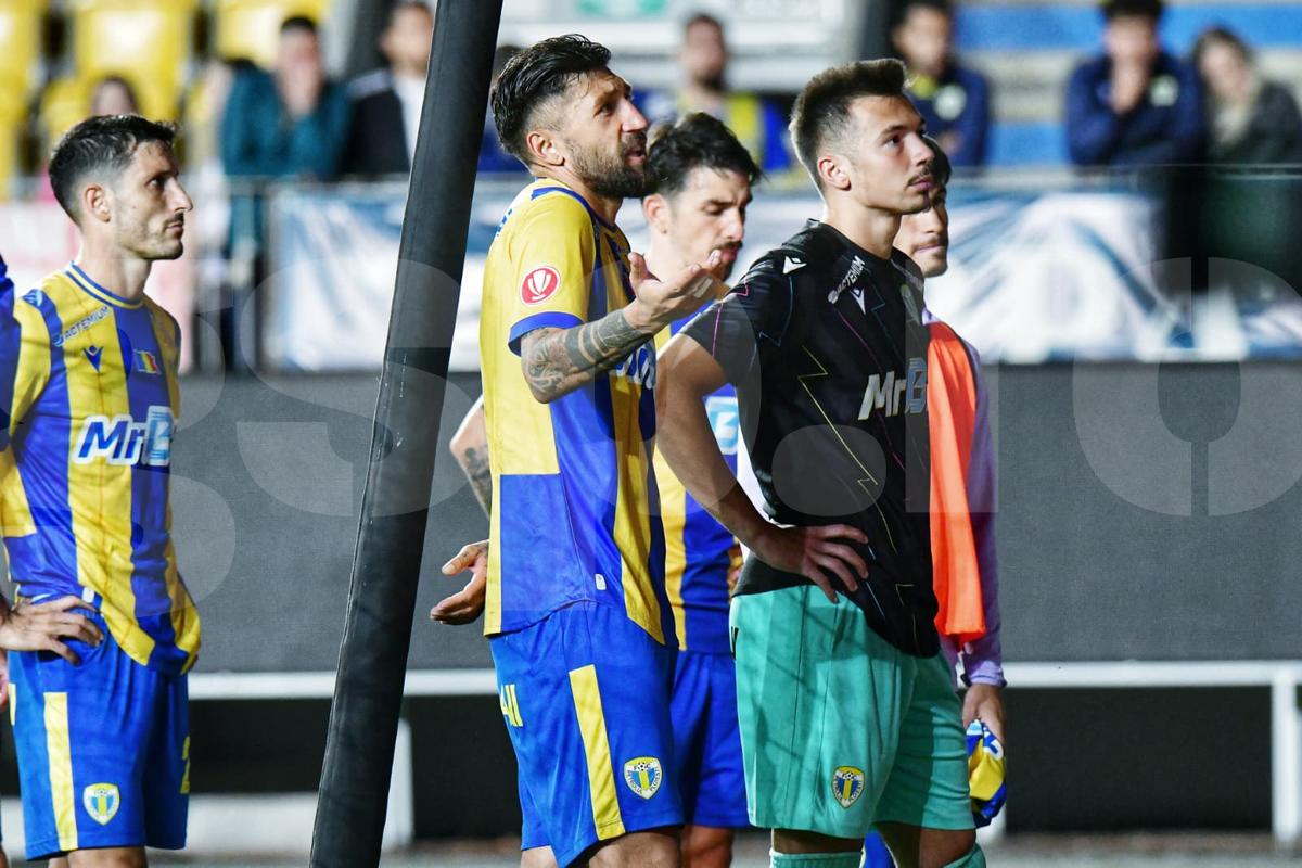 Imagini incredibile la finalul meciului Petrolul - Dinamo