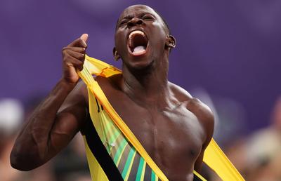 Aplaudat frenetic de Usain Bolt, a devenit primul campion la 100 de metri din Jamaica, după 9 ani: „Cred că am stăpânit mintea”
