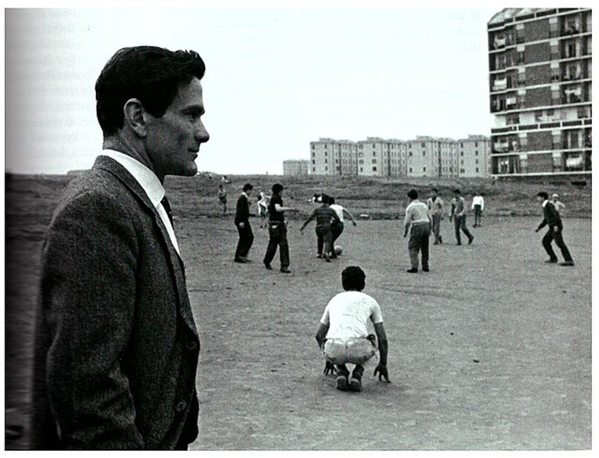 Pier Paolo Pasolini, poetul care a iubit fotbalul cu febra cu care a îndrăgit literatura
