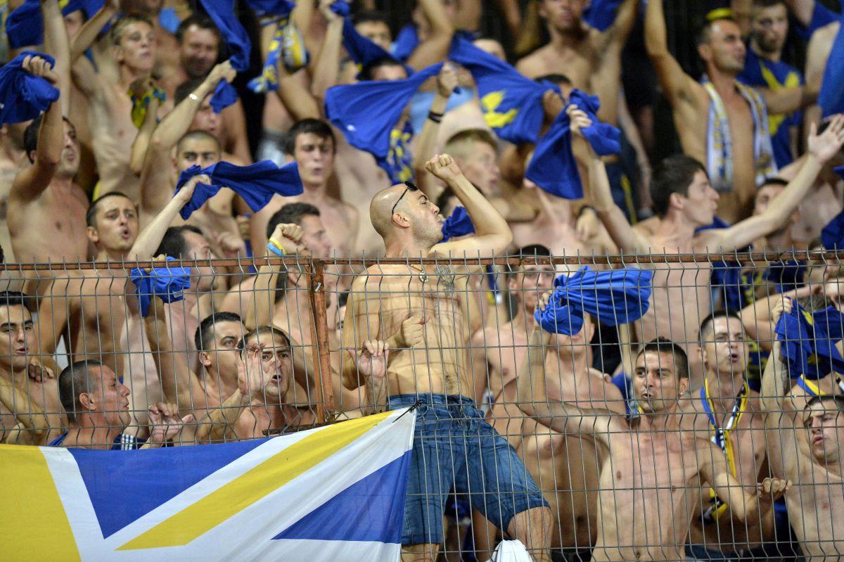 Rivalitatea Petrolul  - Dinamo, în imagini: ură în stare pură, scenografii explozive și mesaje cu dedicație