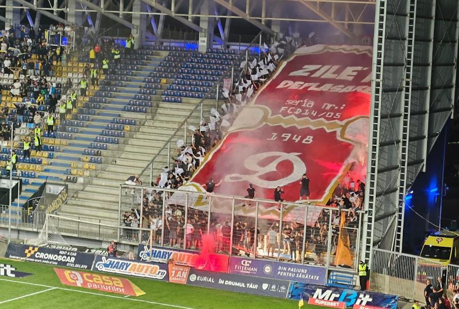 Pânza uriașă afișată de dinamoviști a primit un răspuns dur din peluza opusă / FOTO: GSP Petrolul - Dinamo 0-3 » „Bijutierii”! „Câinii” au stins lumina la Ploiești, prestație de gală pentru Cîrjan! Trupa lui Kopic e pe podium, „lupii” își caută antrenor!