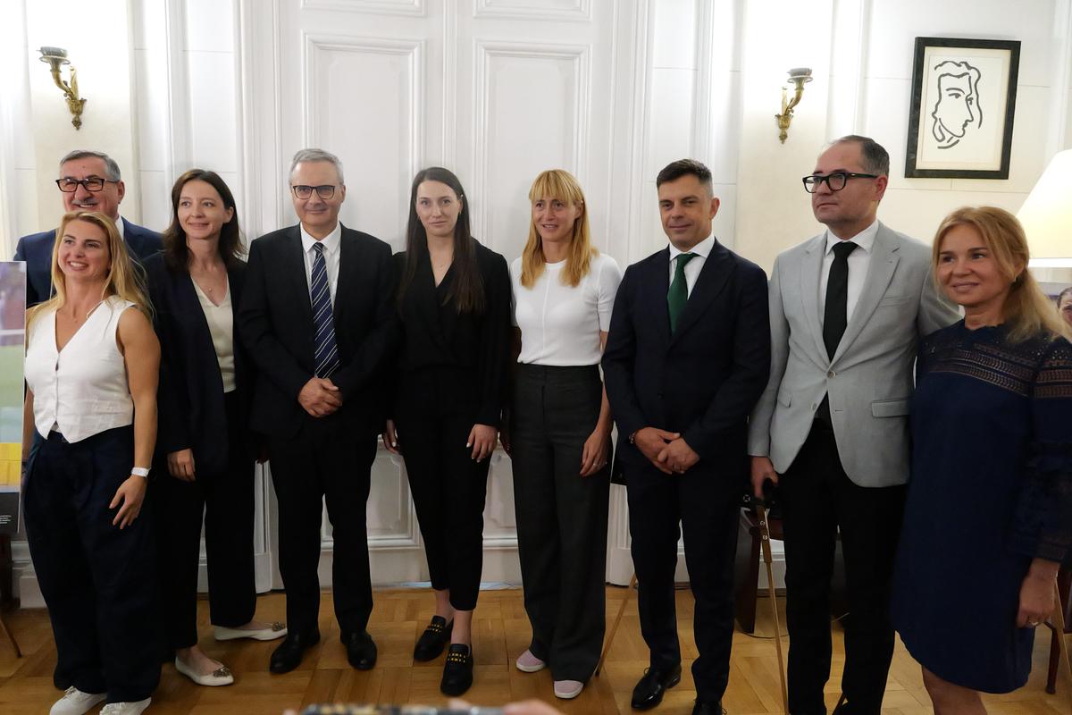 Medaliați olimpici și reprezentați COSR, la Sărbătoarea Sportului la Ambasada Franței » Șeful ANS: „Poate că, România va îndrăzni să viseze la organizarea unor JO”