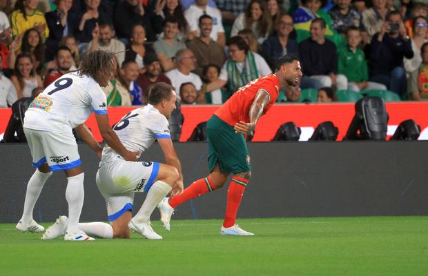Quaresma a făcut show la Legends Charity Game » Assist genial pentru Pauleta, sub privirile lui Gică Hagi