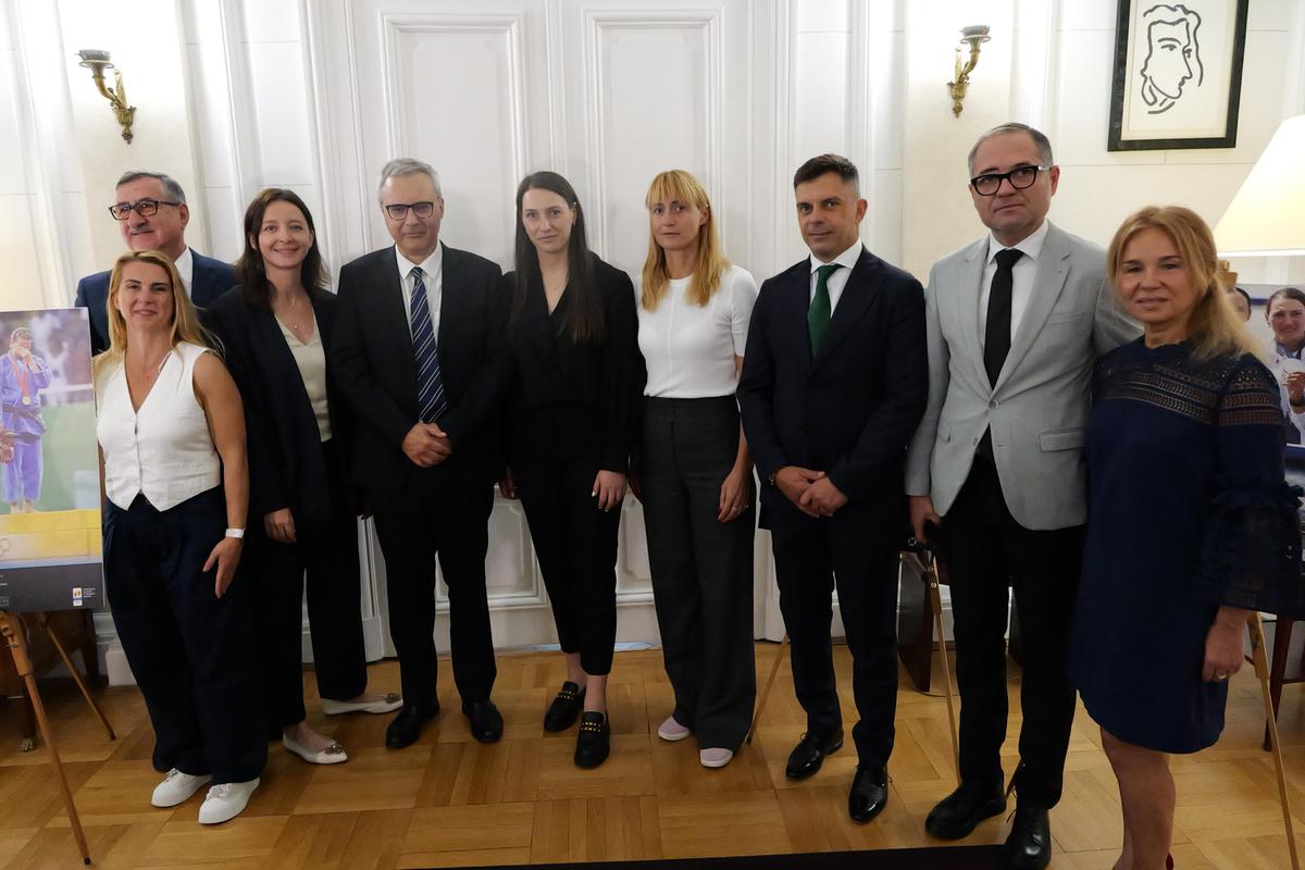 Medaliați olimpici și reprezentați COSR, la Sărbătoarea Sportului la Ambasada Franței » Șeful ANS: „Poate că, România va îndrăzni să viseze la organizarea unor JO”
