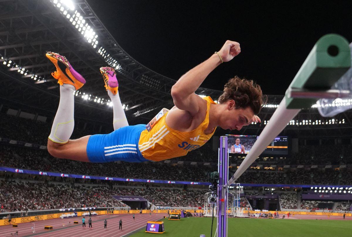 Armand Duplantis, record mondial răsplătit cu 170.000 de dolari » Ce spun adversarii: „Are tot ce își dorește fiecare săritor”