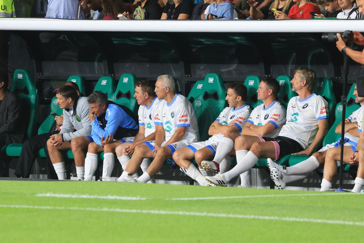 Coloși la tot pasul: Legends Charity Game, spectacol pentru o cauză nobilă! Gică Hagi, un sfert de oră pe teren
